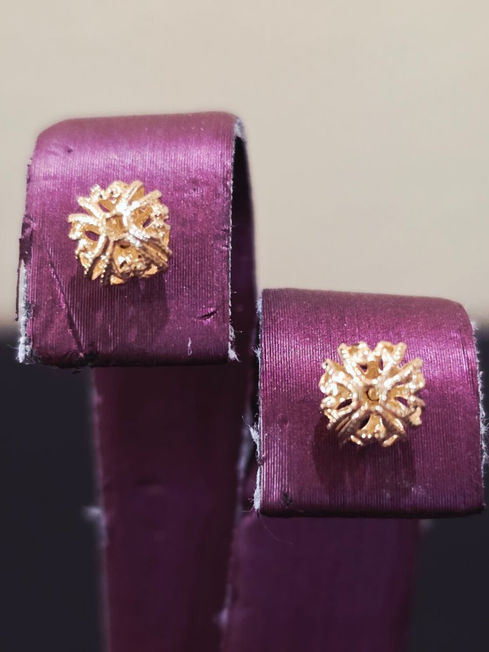 Vintage 14k Yellow Gold 6mm Filigree Flower Dome Stud Earrings - 0.6 g Starburst